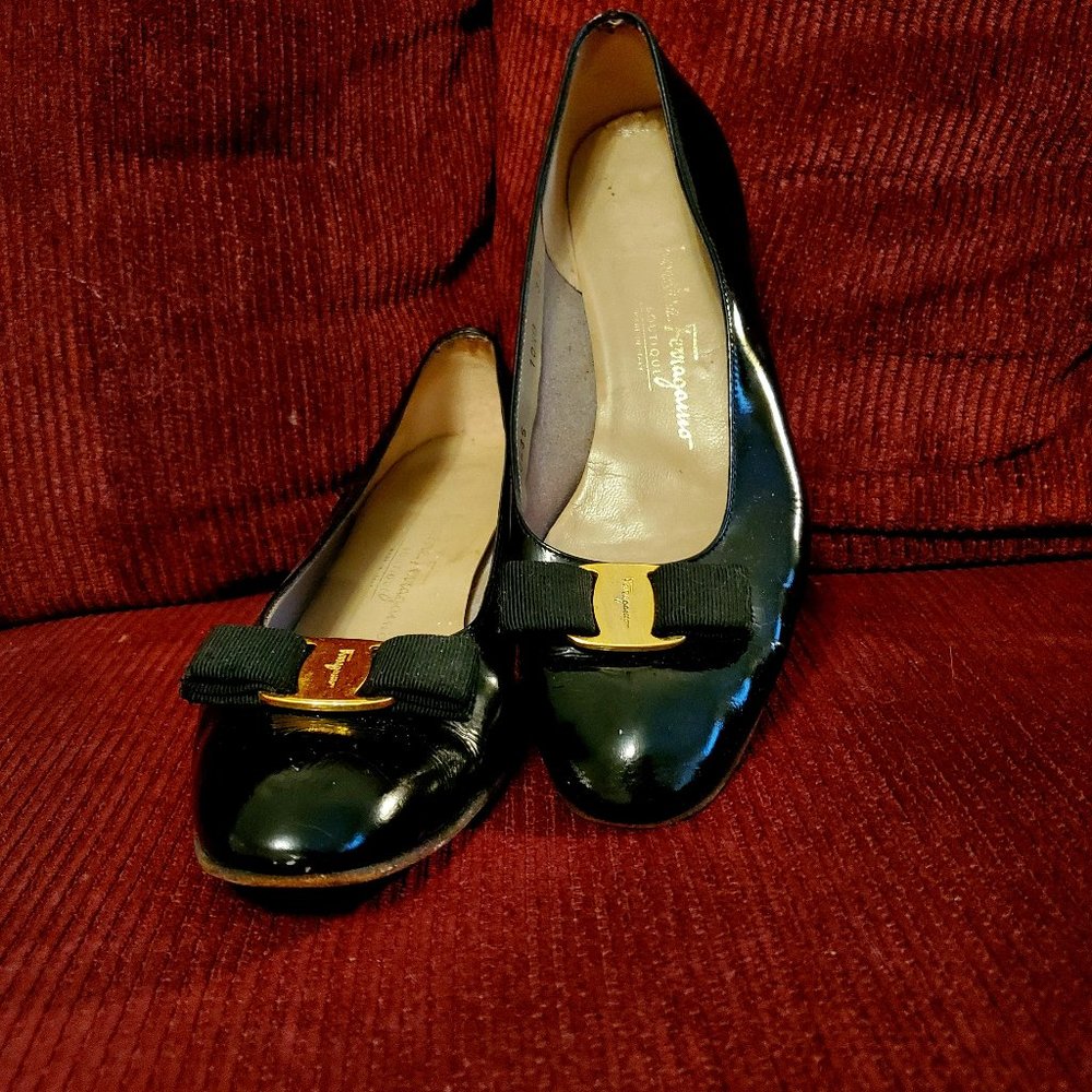 Salvatore Ferragamo Classic! Vara Patent Leather Shoes Size 10.5 B